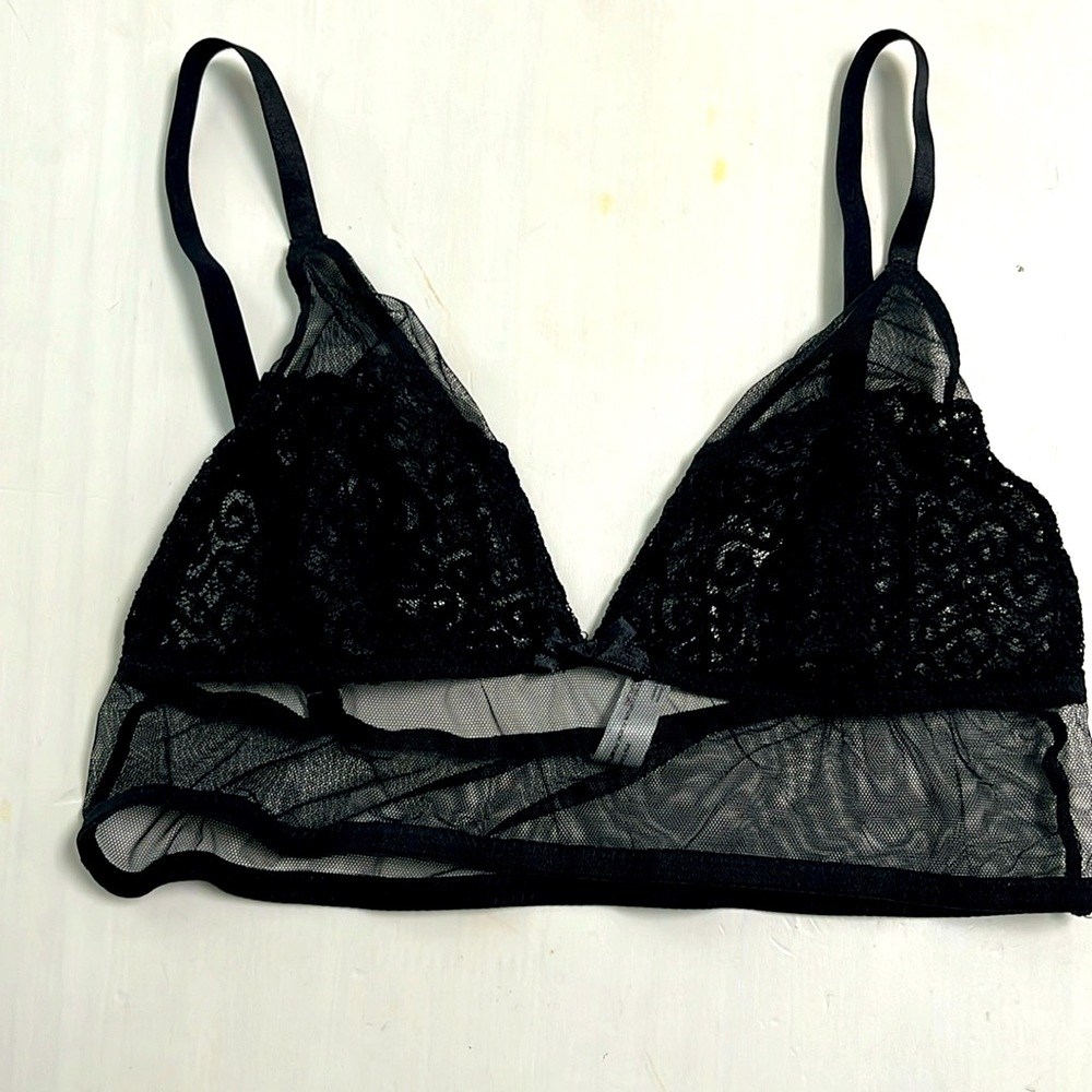 Bralette, brassier.